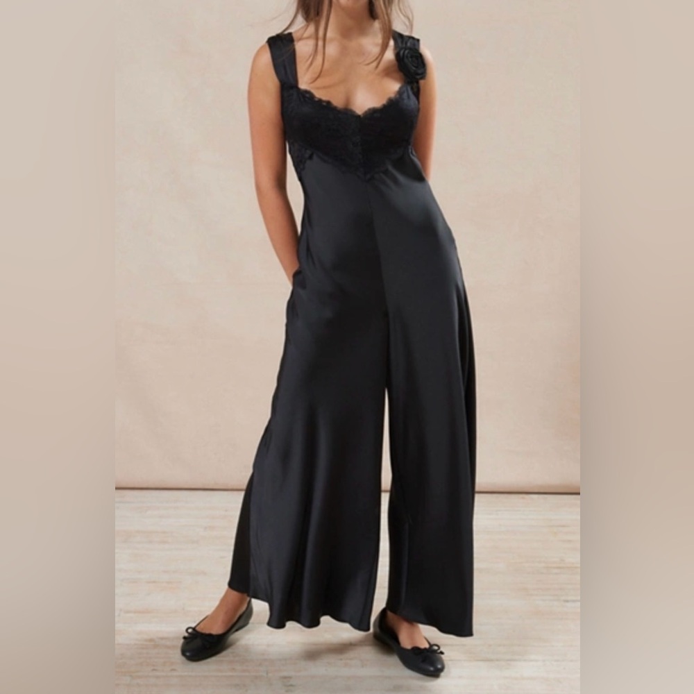 Kimchi Blue Cleo Satin & Lace Jumpsuit UO Size S/6